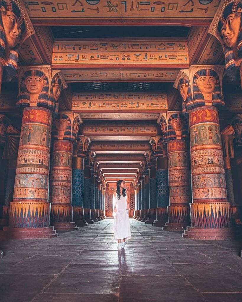 Discover why Ouarzazate, Morocco’s "Door of the Desert," is a pedestrian paradise. Uncover its cinematic landscapes, ancient kasbahs