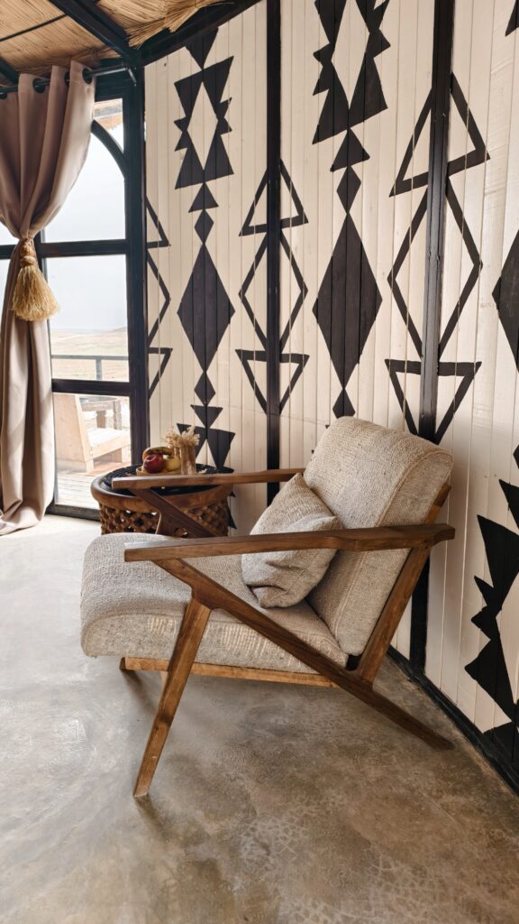 A beautiful lodge designed for two guests, with panoramic desert views and a peaceful setting ideal for a romantic night in Agafay